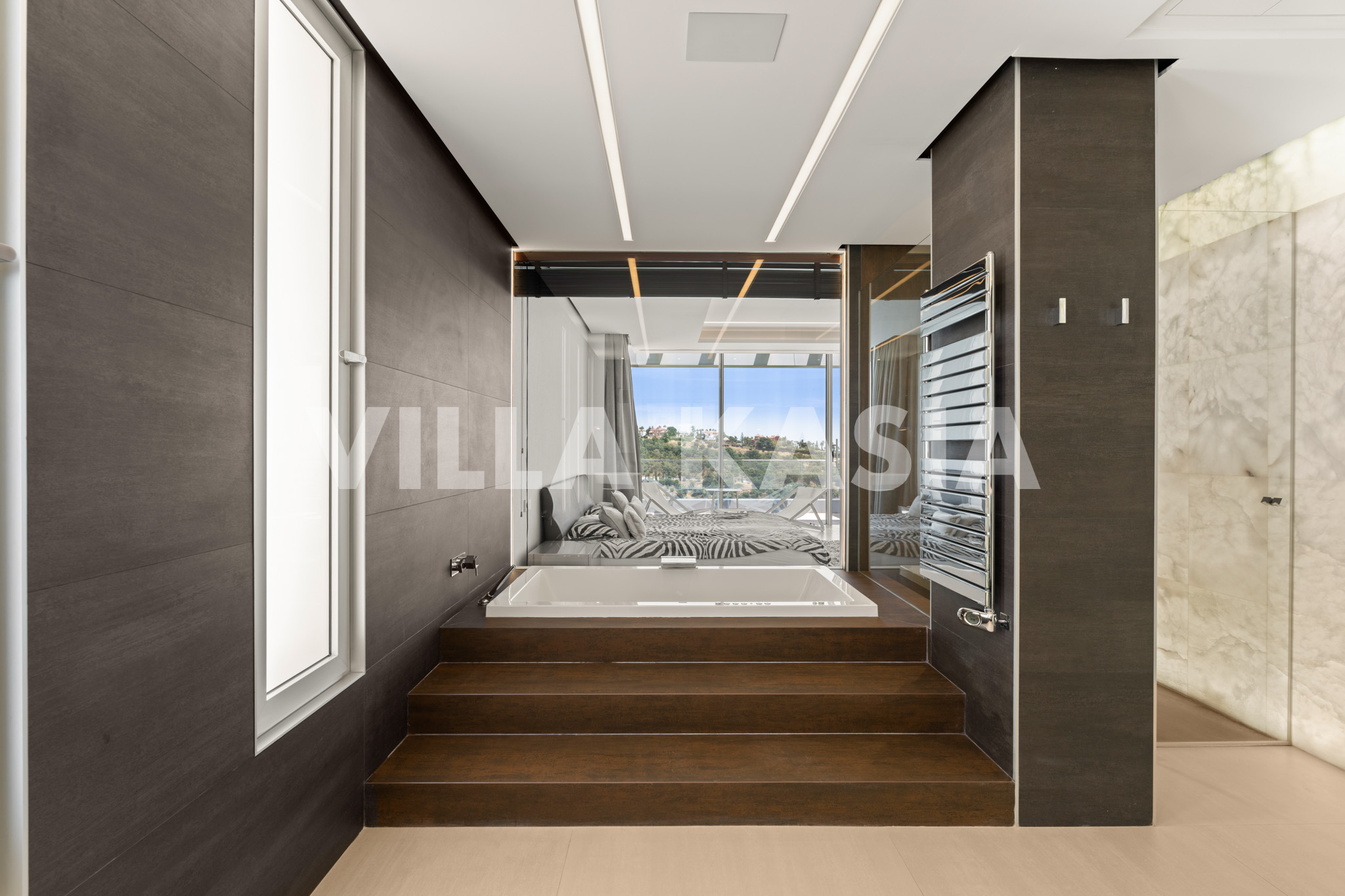 Contemporary Villa with Panoramic Sea and Mountain Views